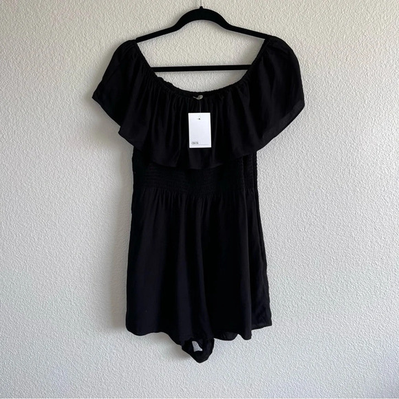 ASOS DESIGN off shoulder ruffle playsuit with shirring - Picture 2 of 12